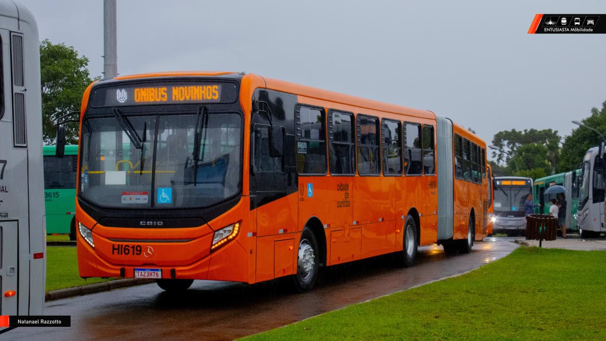60 Novos ônibus são entregues para Curitiba no Parque Cambuí