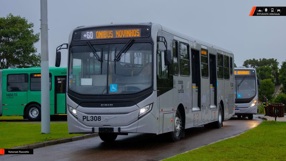 60 Novos ônibus são entregues para Curitiba no Parque Cambuí